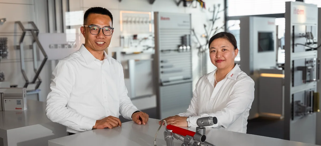 Two item China colleagues with modular engineering equipment.