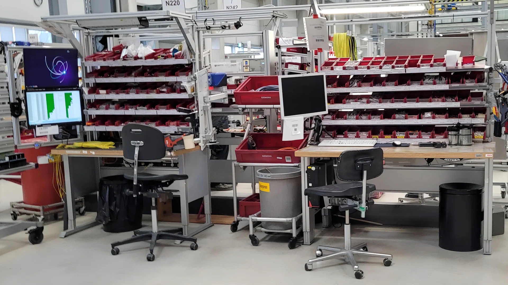 Modular item fixtures in the Siemens Energy production workshop